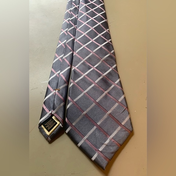 PRESIDENT DONALD J TRUMP SIGNATURE COLLECTION TIE PINK & GREY Necktie EUC - Picture 2 of 6